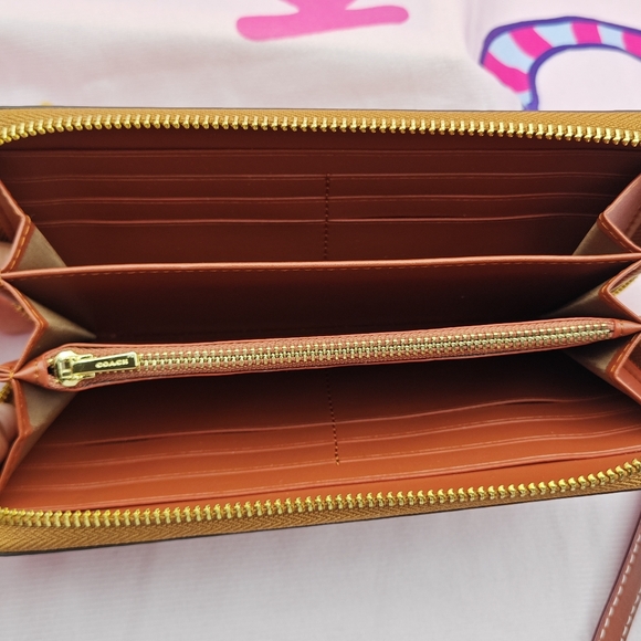 Coach Wallet - Picture 6 of 8